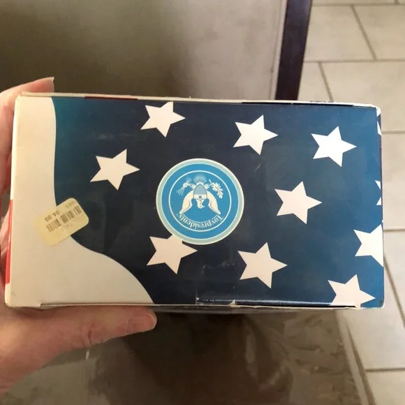 Governor Arnold Schwarzenegger Talking Action Figure - Picture 6 of 7